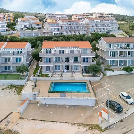 Apartment In A With Swimming Pool *