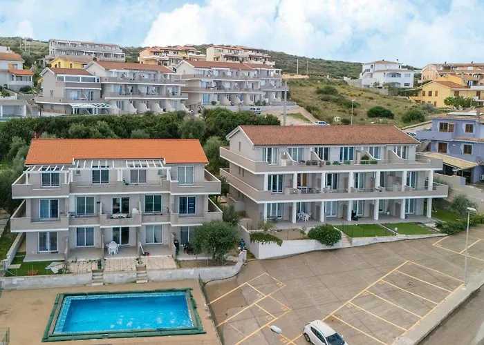 In With Swimming Pool And Sea View Апартаменты Кастельсардо