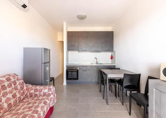 In With Swimming Pool And Sea View Апартаменты Кастельсардо